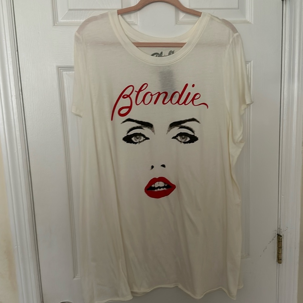 Cream-colored Torrid Blondie T-Shirt - Size 3 (22/24)
